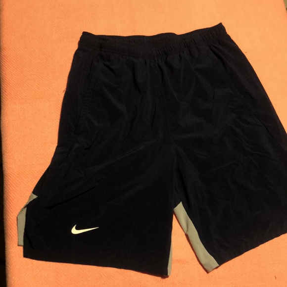 ⬇️⭐️ Nike Men’s Drawstring Workout Activewear Shorts with Pockets - Picture 2 of 6